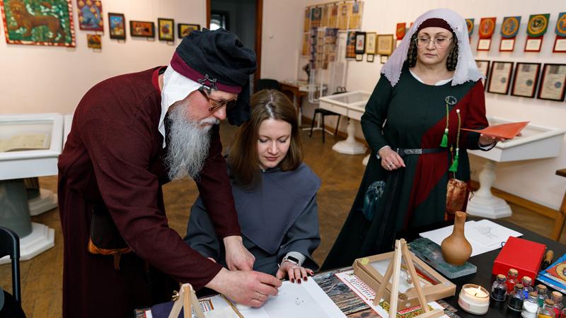 Майстерклас «Історія живопису та основи книжкової мініатюри» Майстерклас «Історія живопису та основи книжкової мініатюри»
